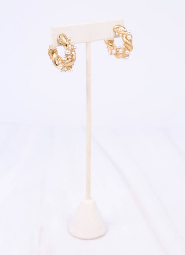 Twisted Hoop Earring w/pearls