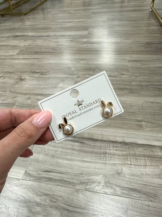 Pearl Bunny Stud
